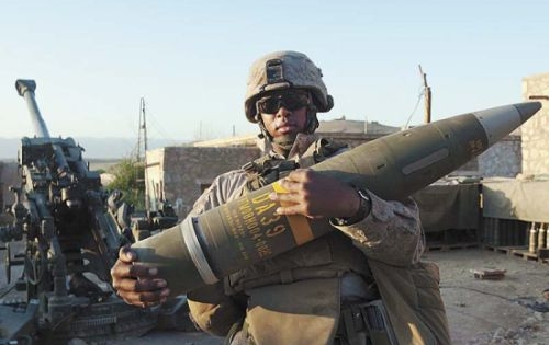美國將提供給烏克蘭的 M982 「神劍」精確制導砲彈，可使用M777榴彈砲來發射。   圖 : 翻攝自iFuun.com