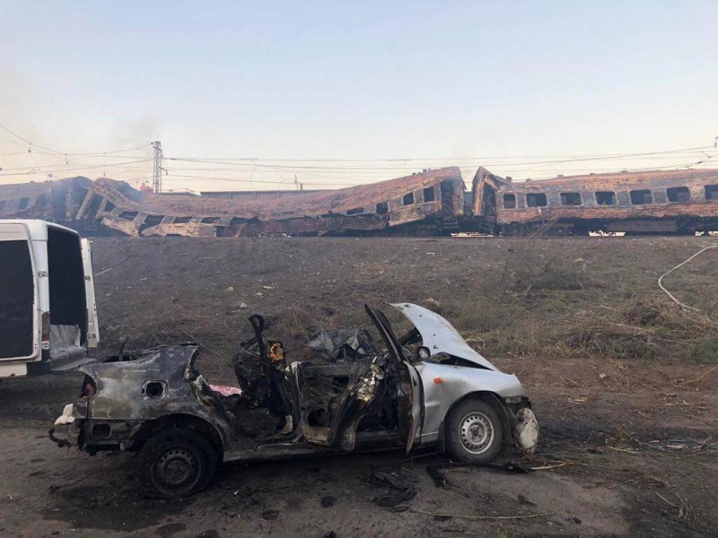 俄羅斯在烏克蘭獨立日發動攻擊，炸毀一列火車，造成至少25名烏克蘭平民死亡。   圖：翻攝臉書