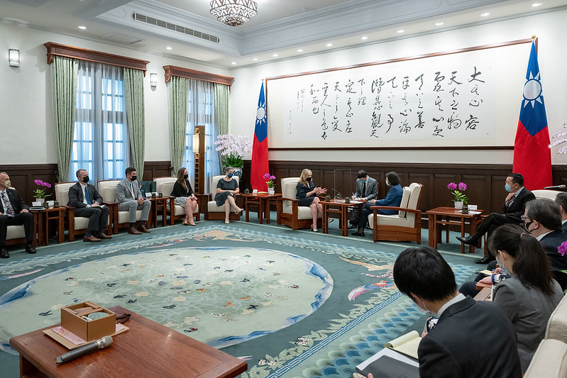 總統蔡英文接見「美國聯邦參議員布蕾波恩訪問團」。   圖：總統府提供