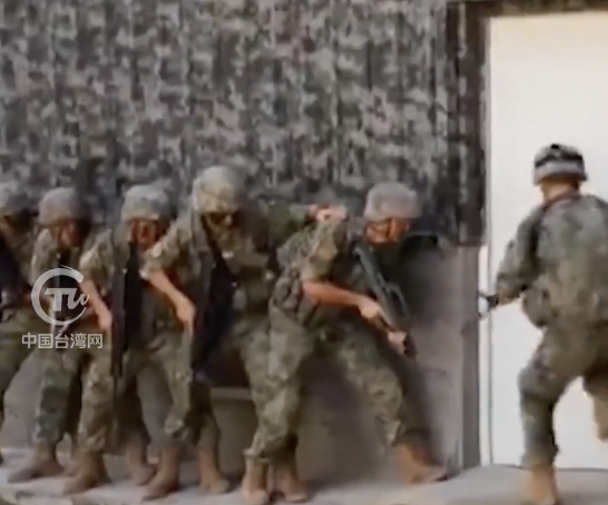 共軍日前公布軍演影片，裡頭多次出現「繁體字」。   圖：翻攝自臉書