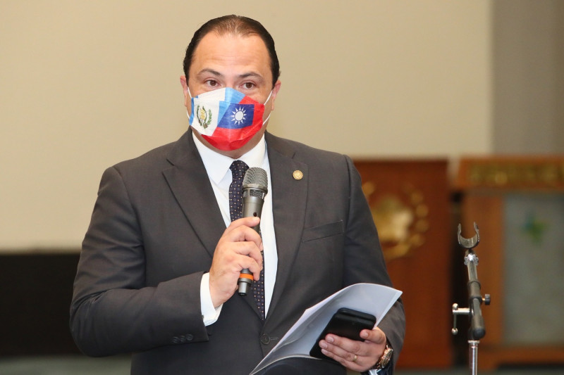瓜地馬拉外交部長步卡羅（Mario Búcaro）今（29）日抵台訪問。 圖：外交部提供