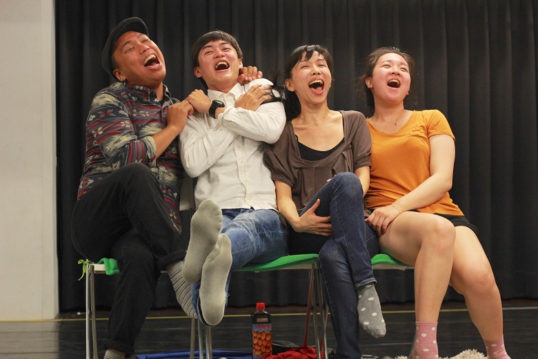 《紐約台客》描述一間房子4位台客的街頭生存記，全劇透過暖暖歌聲與笑聲，療癒因努力打拼築夢而疲憊沉悶的心。    圖：高雄文化局提供