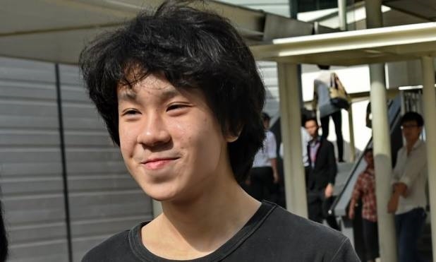 年僅17歲的新加坡少年余澎杉，被當局冠上「傷害宗教情感罪」等罪名，判處6週刑期，他目前尋求美國政治庇護。   圖：翻攝余澎杉臉書