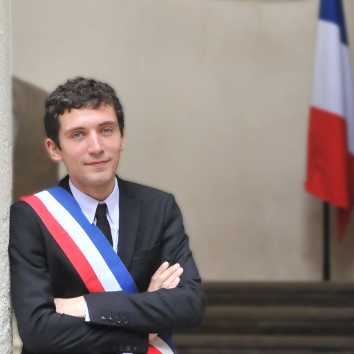法國博凱爾市市長桑切斯屬於法國極右翼政黨「國民陣線」，因為幫無名路命名「脫歐路」，聲名大噪。   圖：翻攝桑切斯推特