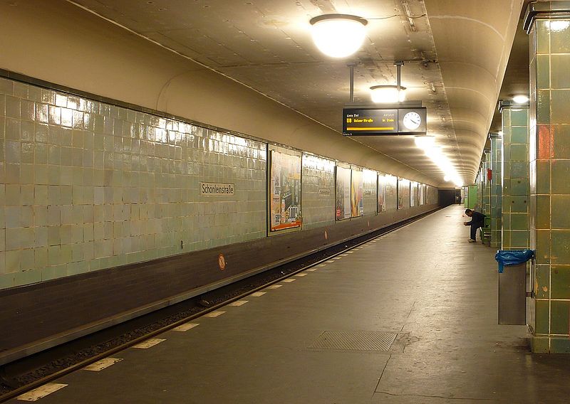 德國柏林地鐵公司通常會在冬季開放部分車站供遊民停留取暖，這起縱火案發生在Schönleinstraße地鐵站（圖）。   圖：翻攝維基網站