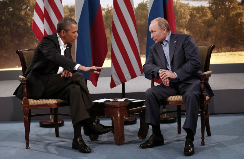 美國總統歐巴馬（左）指控俄羅斯總統普亭在美大選期間，發動網攻行動，祭出嚴厲制裁，兩國關係陷入緊張。   圖：達志影像/路透社資料照片