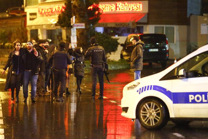 土耳其伊斯坦堡一家夜店中，在迎接新年歡慶時遭到恐怖攻擊，伊斯坦堡首長表示至少有35人死亡，其中包括一名警察。   圖：路透社