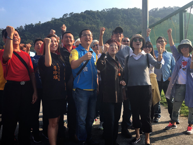 總統府前發言人羅智強日前宣佈投入2018台北市長選戰，國民黨主席洪秀柱2日下午現身力挺。   圖：國民黨文傳會提供