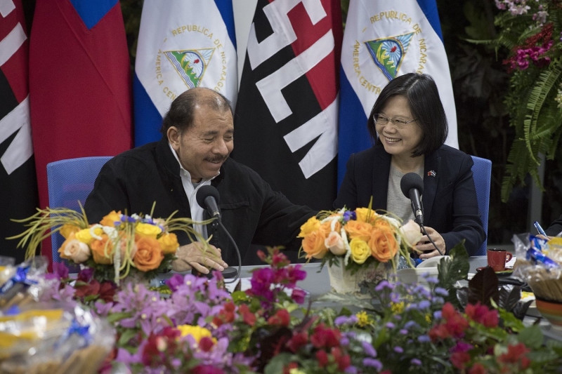 尼加拉瓜為台灣重要友邦，雙方2日再度針對雙邊貿易進行檢討，尼國也同意增加我國出口三項零關稅產品。圖為2017年元月蔡總統出訪尼國與尼國總統奧蒂嘉進行雙邊會談。   圖：總統府提供