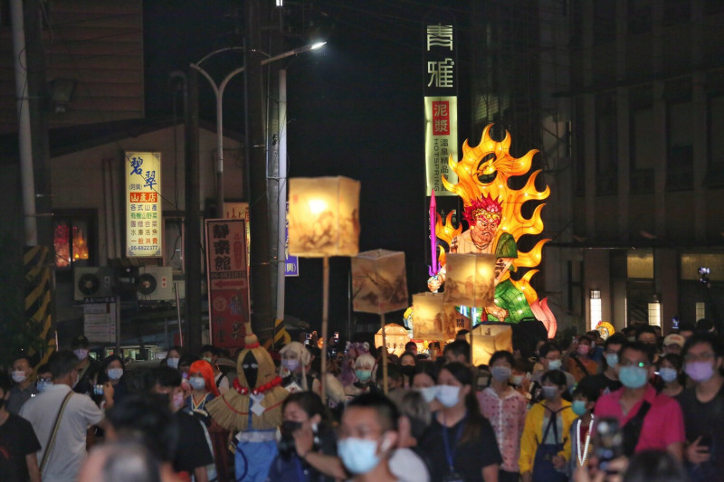 每年最受歡迎的開幕夜祭巡行，吸引不少人潮。   圖：台南市觀光旅遊局/提供