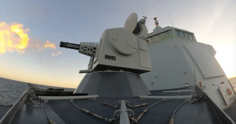 解放軍新型驅逐艦「無錫艦」進行火砲實彈射擊演練。(示意圖)   圖：擷自解放軍海軍官方微博「人民海軍」
