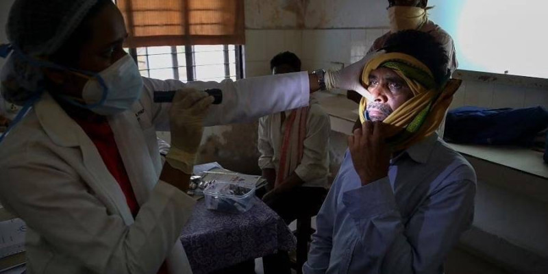 新冠疫情在全球持續延燒，印度出現許多新冠患者感染黑真菌導致失明的狀況。   圖：台北醫學大學／提供
