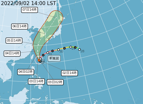 中颱軒嵐諾持續向台灣靠近，預計明晚暴風圈有可能會觸陸，因此最快今日午夜氣象局有可能發陸警。   圖：取自中央氣象局網站