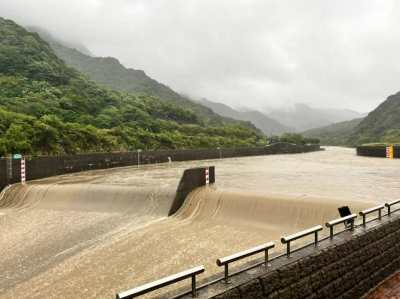 軒嵐諾颱風為基隆帶來大量雨水，因此員山子分洪道進行今年第3次分洪。   圖：十河局／提供