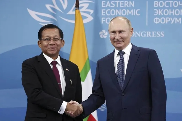 東方經濟論壇期間，普京與緬甸看守政府總理敏昂萊會面。   圖：翻攝自視覺中國