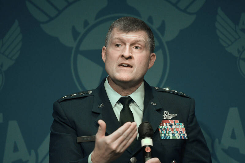 美國空軍負責戰略整合的中將副參謀長希諾特（Clinton Hinote）。   圖:翻攝自美國空軍