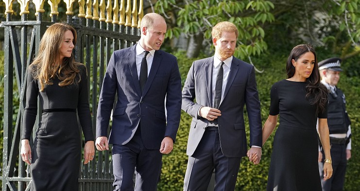 哈利王子(右二)出席女王紀念公開活動，不過由於卸任皇室職責，無法穿著軍服。   圖：達志影像/美聯社(資料照)