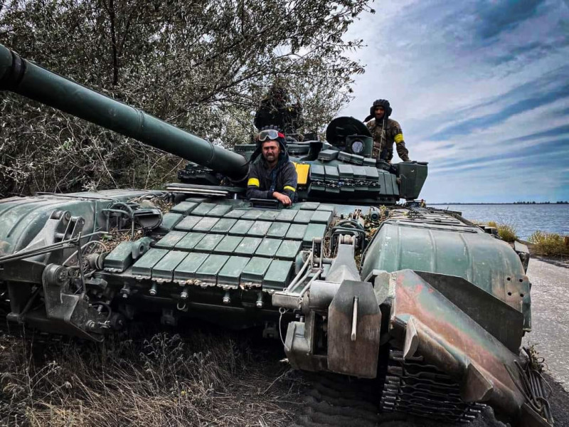 烏克蘭裝甲車部隊進行閃彈戰大反攻。   圖 : 翻攝自烏克蘭防衛司令部臉書（資料照）