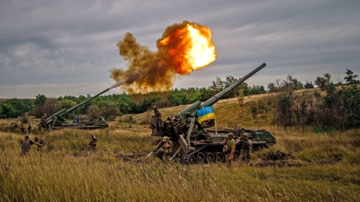 進行反攻的烏克蘭軍隊，砲轟俄軍陣地。   圖 : 翻攝自烏克蘭防衛司令部臉書