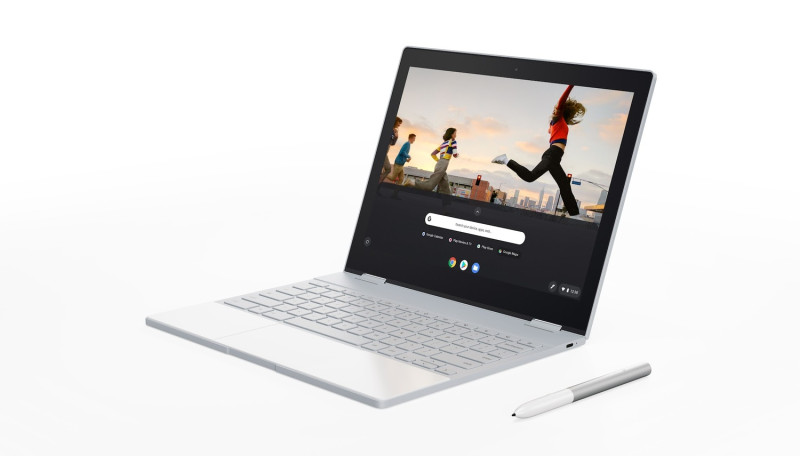 Google在2017年推出可翻轉的新款Pixelbook，起價為999美元，這款筆電可以像平板電腦一樣使用，選配Pixelbook Pen手寫筆等配件。2019年則推出649美元的Pixelbook Go。到目前為止，Google已經近3年沒有推出新一代自家筆電。（示意圖：2017年Pixelbook）   圖：翻攝自Google官網