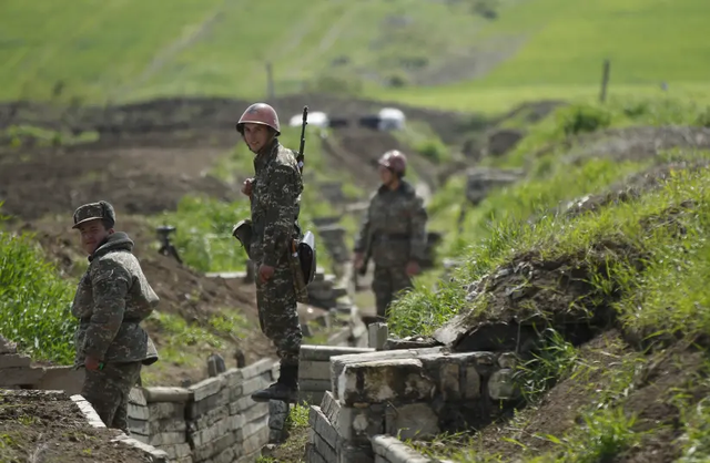 在兩國邊境上的亞美尼亞士兵。   圖：翻攝自環球網（資料照）