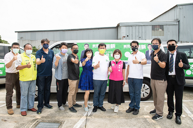 林佳龍在前立委呂孫綾、新北市議員賴秋媚陪同下出席並表達感謝。   圖：林競辦提供