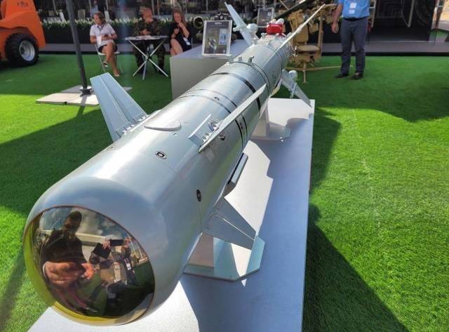 美國對俄羅斯的軍事供應鏈祭出最新一波制裁，圖為俄軍「Izdeliye 305」高精準導引空對地飛彈。   圖：翻攝俄國防部官網
