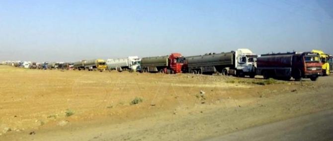 美軍在敘利亞偷油的龐大車隊。   圖 : 翻攝自敘利亞國家通訊社（資料照）