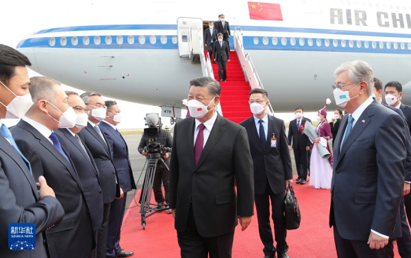 中國國家主席習近平昨( 14 ) 日抵達哈薩克與該國總統進行訪談。   圖: 翻攝自中國官媒《新華社》