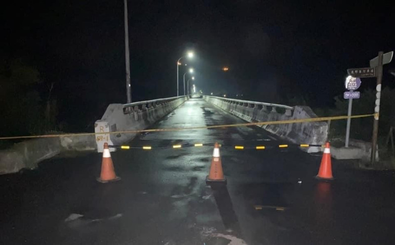 鹿野鄉寶華橋有安全疑慮已封閉。   圖/台東縣政府提供