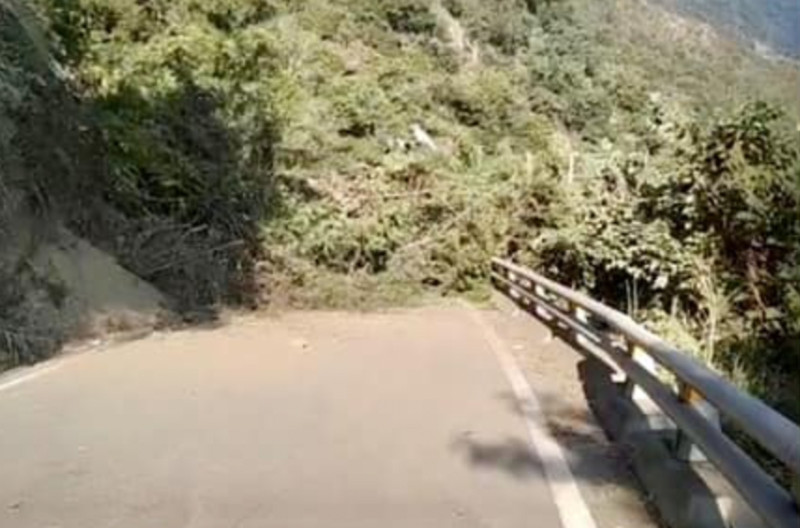 接連兩日大小地震不斷，花東地區公路傳出不少災情。（資料照）   圖：擷自伍麗華臉書