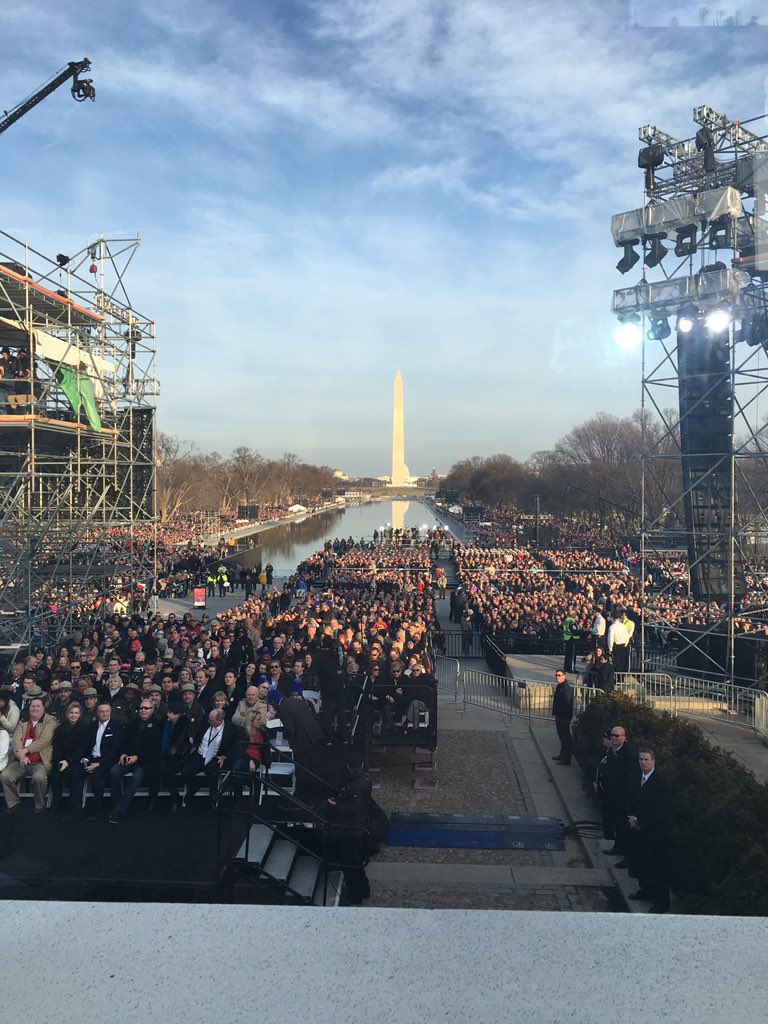 美國各路民眾陸續到達華盛頓國會大廈，等著參加新總統川普的就職大典。   圖：翻攝川普就職推特