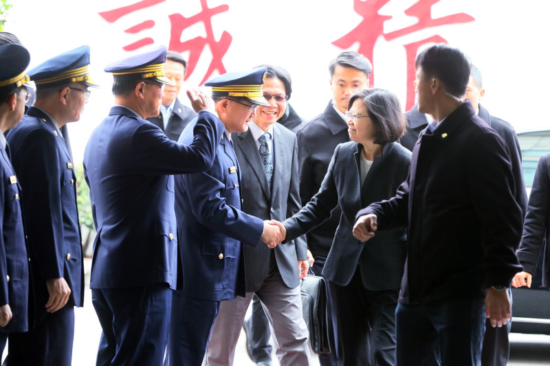 總統蔡英文24日前往內政部警政署出席「106年第一次署務會議」   圖：總統府提供