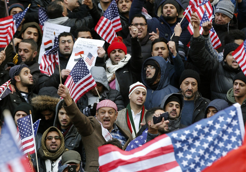 數百名葉門人2日在紐約布魯克林抗議川普的穆斯林入境禁令。   圖：達志影像/美聯社。