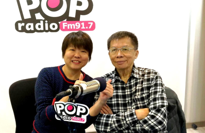 前民進黨立委沈富雄（右）受訪時表示，他不會輕易出來參選2018台北市長。   圖：POP Radio提供