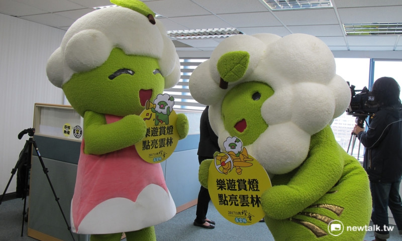 台灣燈會兩位吉祥物「奇萌籽」及「綺麗籽」相當討喜。   圖：林朝億/攝