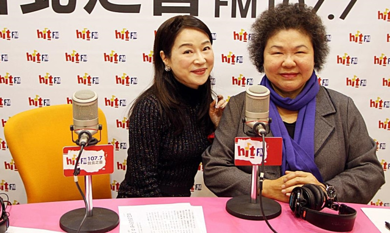 高雄市長陳菊13日接受Hit Fm電台節目主持人周玉蔻訪問。   圖：Hit Fm電台提供