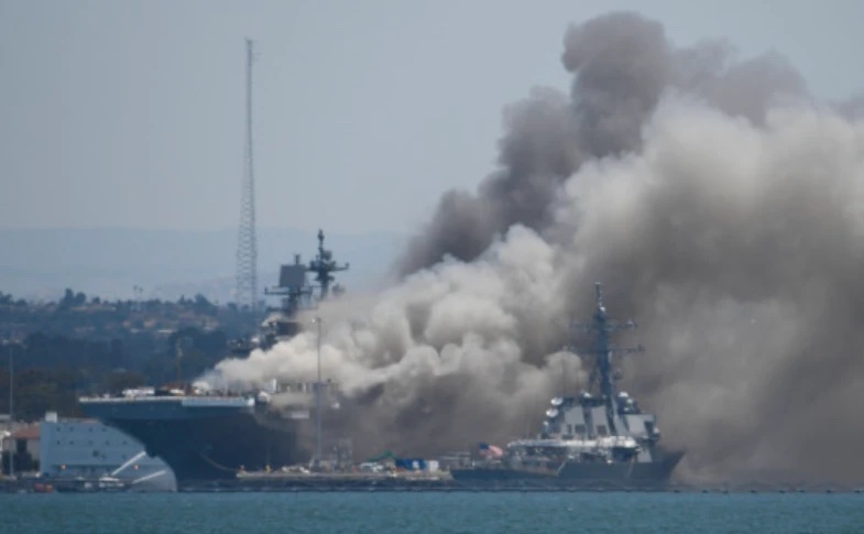 美國海軍黃蜂級兩棲登陸艦「好人理查號」(USS Bonhomme Richard)當時遭到縱火。 圖:翻攝海外網(資料照)