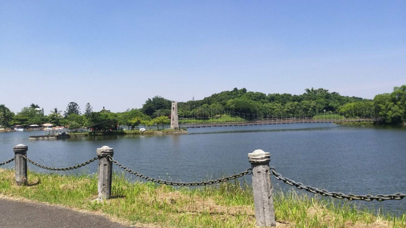 虎頭埤風景區推出9月24日每位遊客入園半票優惠，風景區擁有湖泊、森林秘境美景，是假日放鬆的好去處。   圖：台南市政府觀光旅遊局/提供