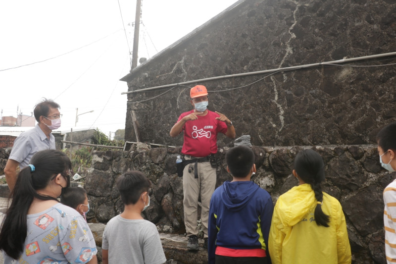 新北古蹟日「馬崗走走」將走訪台灣極東點的馬崗石頭屋，還能用樂高手作DIY模擬手掌大小的石頭屋。   圖：新北市文化局提供