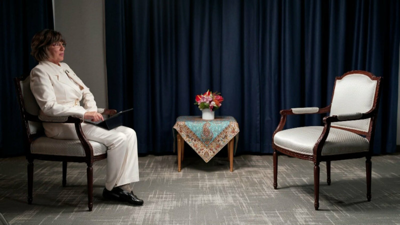 CNN主持人艾曼普原先預計訪問伊朗總統萊希，卻因為頭巾問題專訪破裂。   圖：翻攝自艾曼普推特