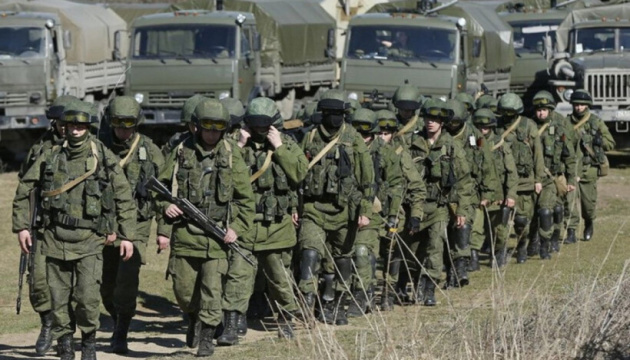 俄國軍方宣傳，在普丁下令「部份動員」的24小時內有10000人主動向動員辦公室報到，但外界普遍存疑。   圖：翻攝ukrinform