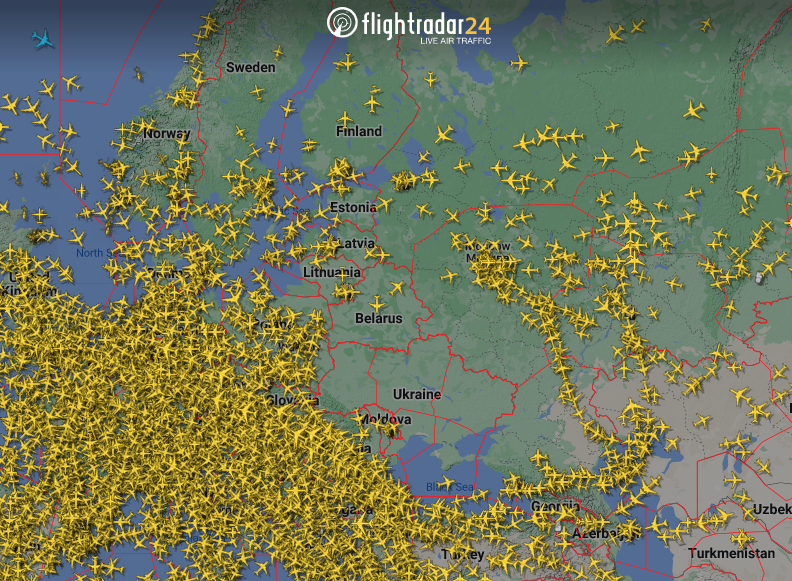 Flightradar24網站發現有大量班機從俄羅斯離境。   圖：翻攝自推特