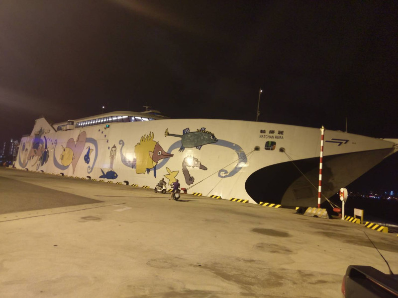 「麗娜輪」已順利通過台南安平至澎湖馬公航線夜間試航。   圖：交通部航港局/提供