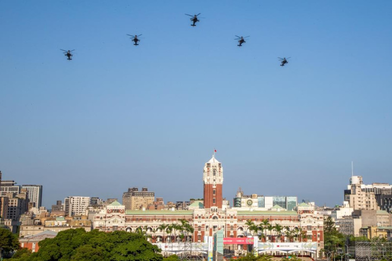 中華民國111年國慶在即，空中全兵力展演亦於今（29）日實施預演。   圖：軍聞社