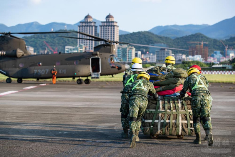 中華民國111年國慶空中全兵力展演今日實施預演。   圖：軍聞社