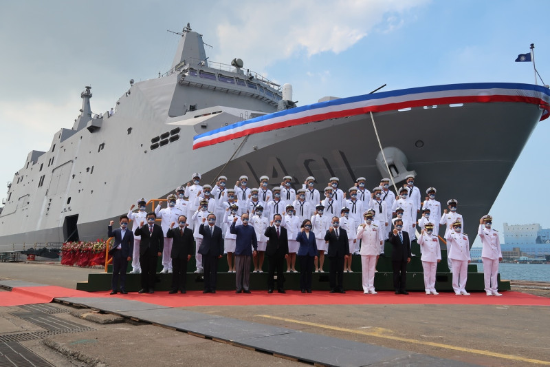 台灣首艘國行設計建造的萬級船塢運輸艦「玉山艦」在台船公司舉行交接典禮。   圖:林朝億/攝 （資料照）