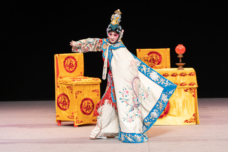 當代傳奇劇場演出《京劇旦行劇目薈萃》呈現京劇中的女性角色，透過武戲文戲兩場劇目，以身體感知文武之間不同的力度美。   圖：新北市文化局提供
