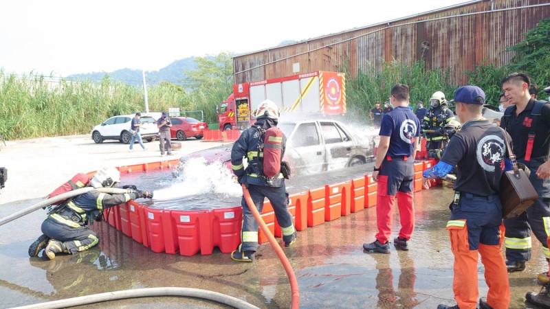 消防局長黃德清表示，科技日新月異，新式災害層出不窮，唯有不斷地學習加上平時紮實的訓練和熟練專業救援技巧，才能降低傷害。   圖：新北市消防局提供