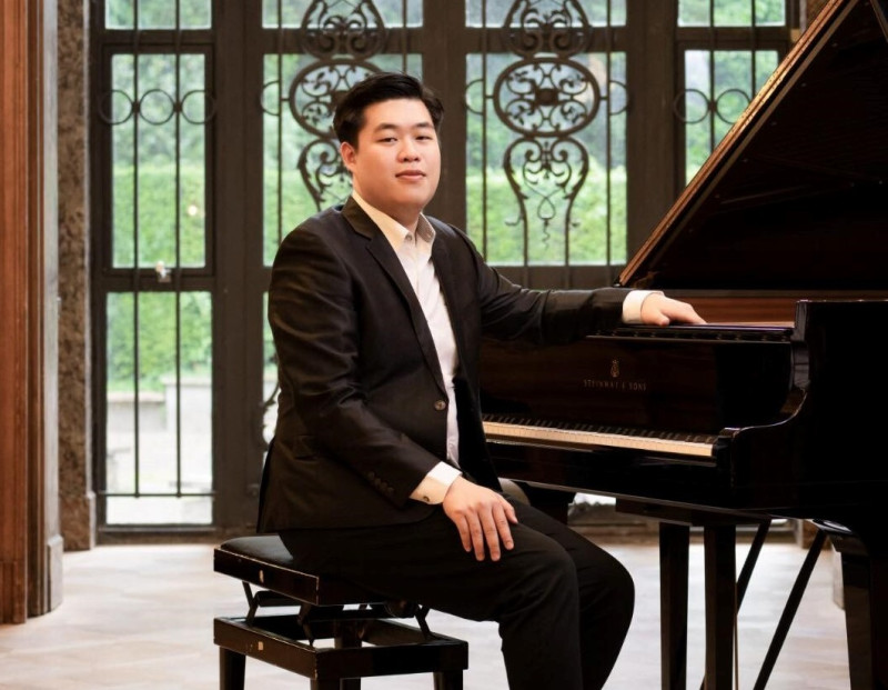 10月6日由旅歐鋼琴家黃湙騰帶來《德奧經典》，透過他的指尖奏出一連精彩的古典篇章。   圖：新北市文化局提供